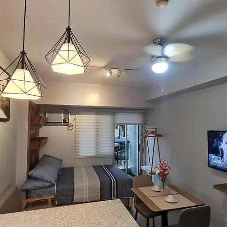 Affordable Condo In Makati W/ Wi-Fi, Netflix, Pool