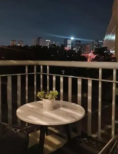 Affordable In Makati W/ Wi-fi, Netflix, Pool *