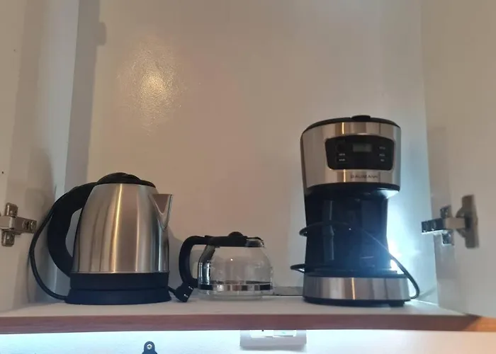 Affordable In Makati W/ Wi-fi, Netflix, Pool Apartment Manila