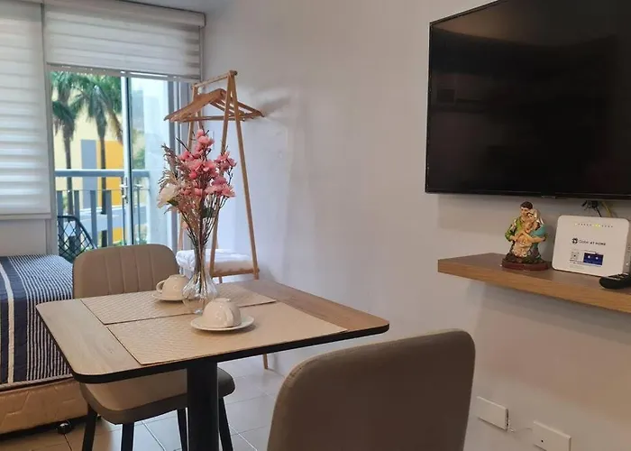 Affordable In Makati W/ Wi-fi, Netflix, Pool Manila