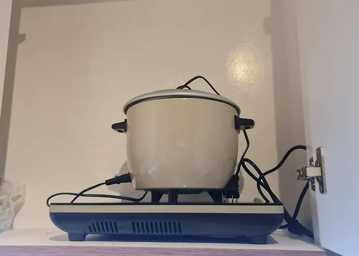 Affordable In Makati W/ Wi-fi, Netflix, Pool Apartment