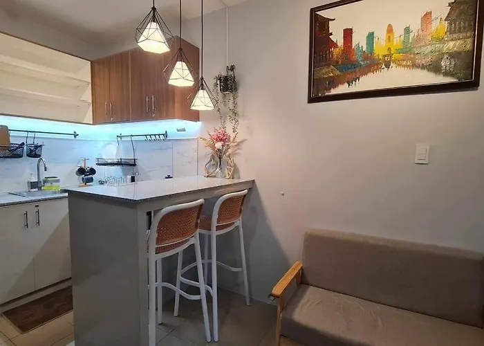 Affordable In Makati W/ Wi-fi, Netflix, Pool Apartment *