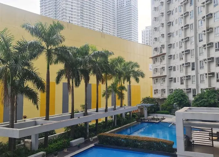 Affordable In Makati W/ Wi-fi, Netflix, Pool *